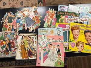 lot 84 image: Vintage Paper Doll Packets