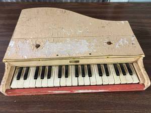 lot 87 image: Vintage Toy Piano