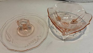 lot 94 image: Pink Depression Bowl and Serving Tray