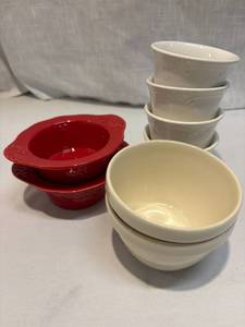 lot 99 image: Small Bowls