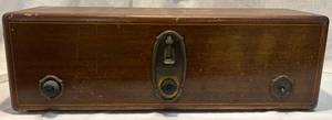 lot 143 image: Vintage RCA Radiola Tube Radio