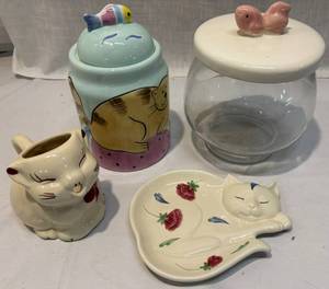 lot 176 image: Kitty Lover Group