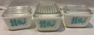 lot 184 image: Vintage Pyrex Butterprint Refrigerator Dishes