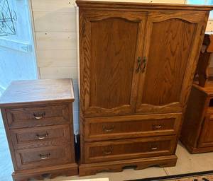 lot 197 image: Dresser and Nightstand
