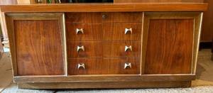 lot 202 image: Nice Mid-Century Cedar Chest