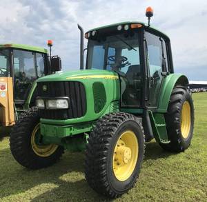 lot 1 image: 2003 John Deere 6420 Comfort Gard Cab Tractor 4X4