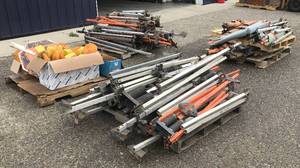 lot 10 image: Barricade Flashing Lights with Sign Stands
