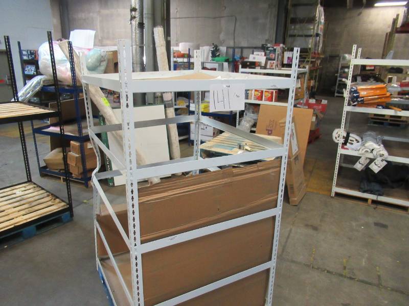 lot 141 image: Adjustable White Metal Frame Built to Fit Onto Pallets - Perfect for Projects