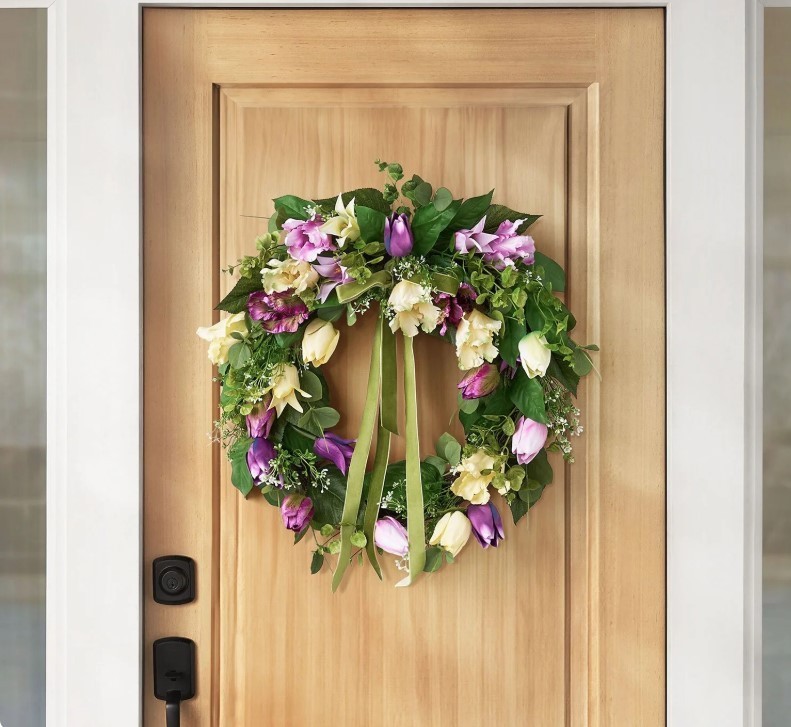 lot 204 image: Members Mark 26 Inch Spring Wreath - Tulips