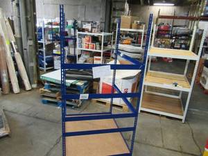 lot 135 image: Adjustable Blue Metal Frame Built to Fit Onto Pallets - Perfect for Projects