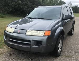 lot 4 image: 2005 Saturn Vue