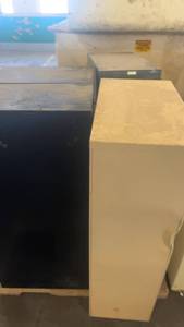 lot 386 image: Group of 3 Vertical Metal 4-Drawer Filing Cabinets