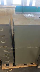 lot 389 image: Used Metal Vertical 4-Drawer Filing Cabinet