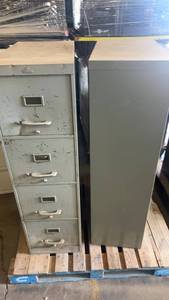 lot 398 image: Set of 2 Metal 4-Drawer File Cabinets