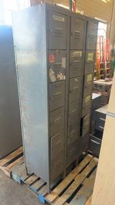 lot 401 image: Industrial Steel Locker Cabinet with 15 Compartments