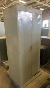 lot 412 image: Tall Metal Storage Cabinet with Shelves and Locking Doors