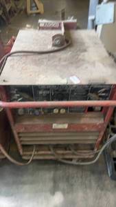 lot 421 image: Lincoln Idealarc TIG-250250 ACDC Arc Welder with Cables