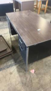 lot 490 image: Used Metal Office Desk with Drawers