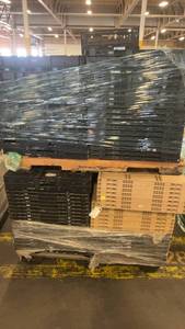 lot 754 image: Pallet of Stackable Plastic Crates and Trays