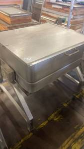 lot 811 image: Commercial Stainless Steel Tilt Skillet Braising Pan