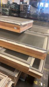 lot 834 image: Pallet of Used Double-Pane Windows Assorted Sizes