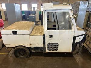 lot 291 image: 1999 Cushman White Utility Vehicle Model 898470