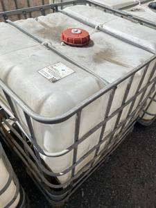 lot 1105 image: Used 275-Gallon IBC Tote with Metal Cage