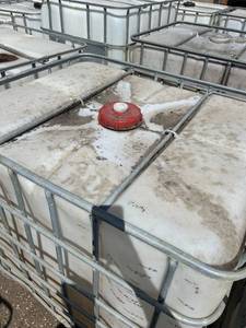 lot 1305 image: Used 275-Gallon Liquid Storage Tote Tank with Metal Cage