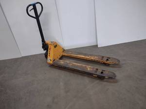 lot 47 image: Hu-Lift Narrow Pallet Jack