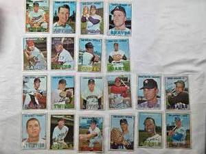 lot 41 image: Lot of 18 Vintage Baseball Cards Featuring Key Players Like Jesus Alou, Tony Cloninger, and Phil Gagliano