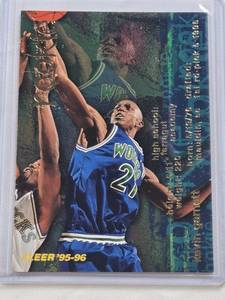 lot 145 image: Kevin Garnett Rookie 1996 Fleer #293 - Minnesota Timberwolves Basketball Card