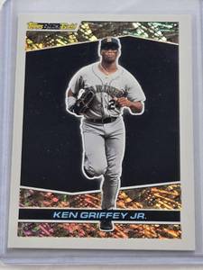 lot 235 image: Ken Griffey Jr. 1993 Topps Black Gold #33 - Seattle Mariners Baseball Card