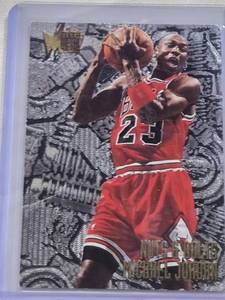 lot 367 image: Michael Jordan 1996 Fleer Metal Insert #212 - Chicago Bulls Basketball Card