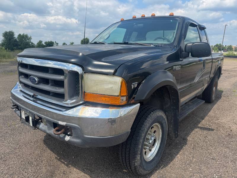 lot 8 image: 2001 Ford F-250 Super Duty XL