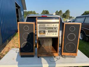 lot 11 image: HOME STEREO CENTER