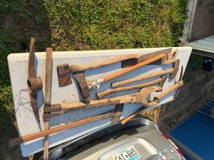 lot 13 image: LARGE LOT TO BIG HANDLED TOOLS