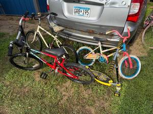 lot 23 image: KIDS BICYCLES