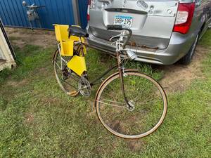 lot 28 image: SCHWINN MENS BIKE