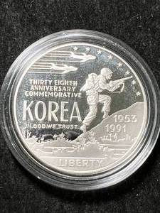 lot 17 image: 1991 US KOREAN COMMEM SILVER DOLLAR IN AIRTITE