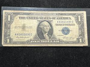 lot 78 image: 1935E US BLUE SEAL $1 SILVER CERTIFICATE