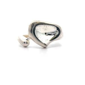 lot 72 image: Graceful Ribbon Heart Halo Ring