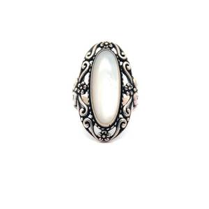 lot 80 image: Mother-of-Pearl Rustic Engraved Ring