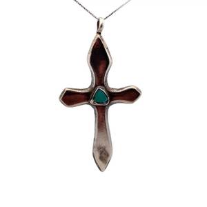lot 87 image: Turquoise Silver Celtic Cross Pendant