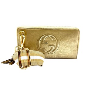 lot 94 image: Gucci Gold Leather Soho Crossbody Wallet Pre-Owned Retail $800