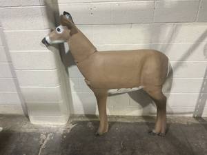 lot 8 image: Delta McKenzie Big Daddy Xray Series Buck Archery Target