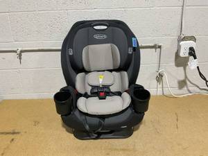 lot 68 image: Graco TriRide 3-in-1 Convertible Car Seat