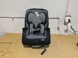 lot 69 image: Safety 1st TriMate All-in-One Convertible Car Seat