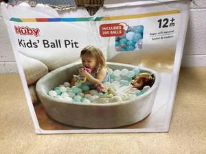 lot 425 image: Kids Ball Pit for Home with 200 Balls