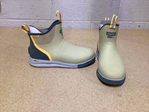 lot 445 image: XTRATUF Mens 6 in Ankle Deck Boot Sport Size 10M