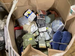 lot 446 image: Wholesale Pallet of Curtains
